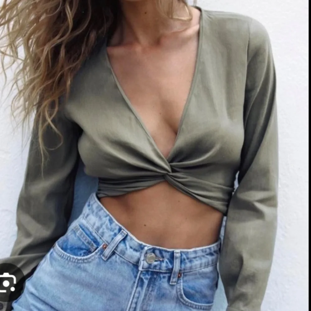Zara Satin Purple Fuschia Longsleeve Twist Front Knotted Crop Top - Picture 5 of 14